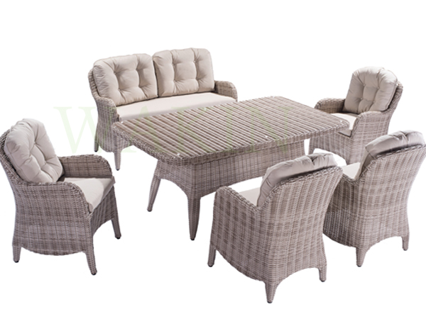 Luxury Rattan Dining Table and Chairs